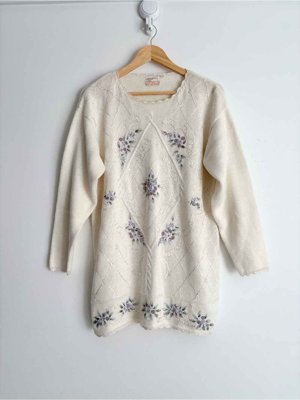 Vintage Tradition Embroidered Beaded Pearl Crochet Dainty Cottagecore Sweater M